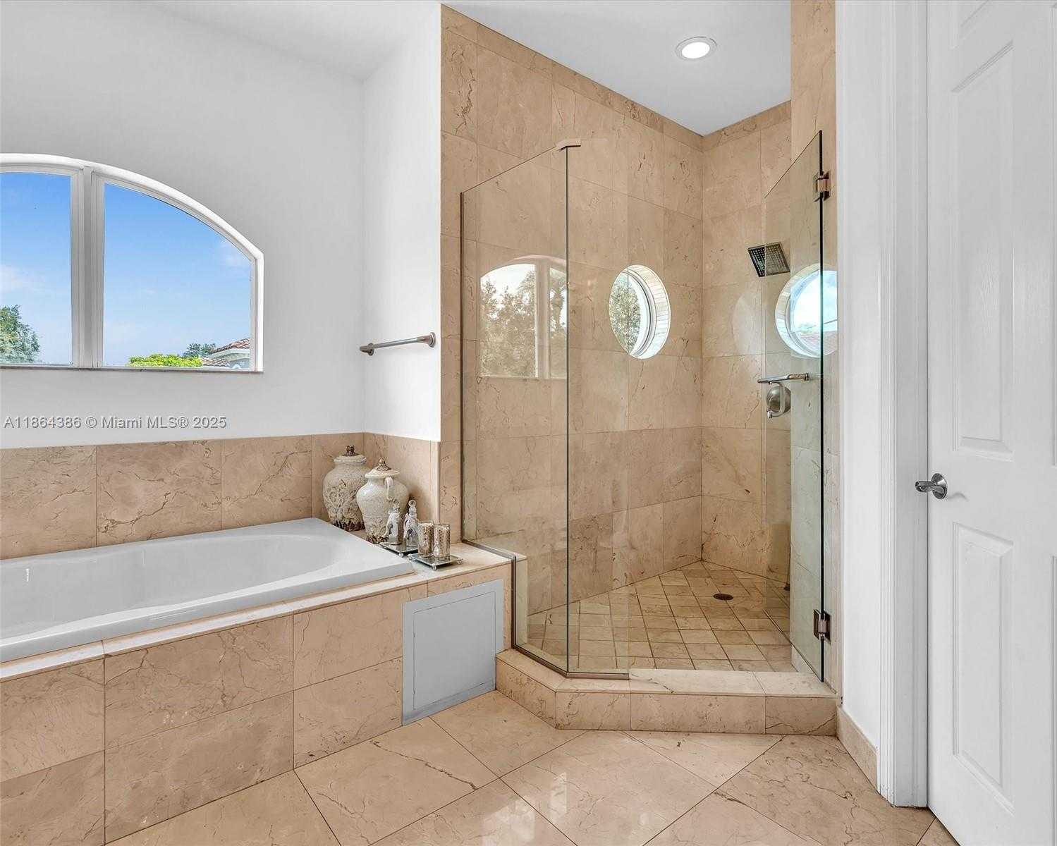 Small Image of 3521 FOREST VIEW CIR, Fort Lauderdale Number 20