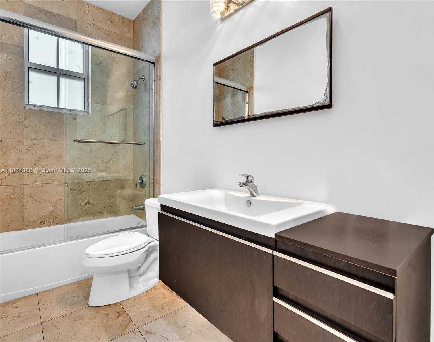 Small Image of 3521 FOREST VIEW CIR, Fort Lauderdale Number 23