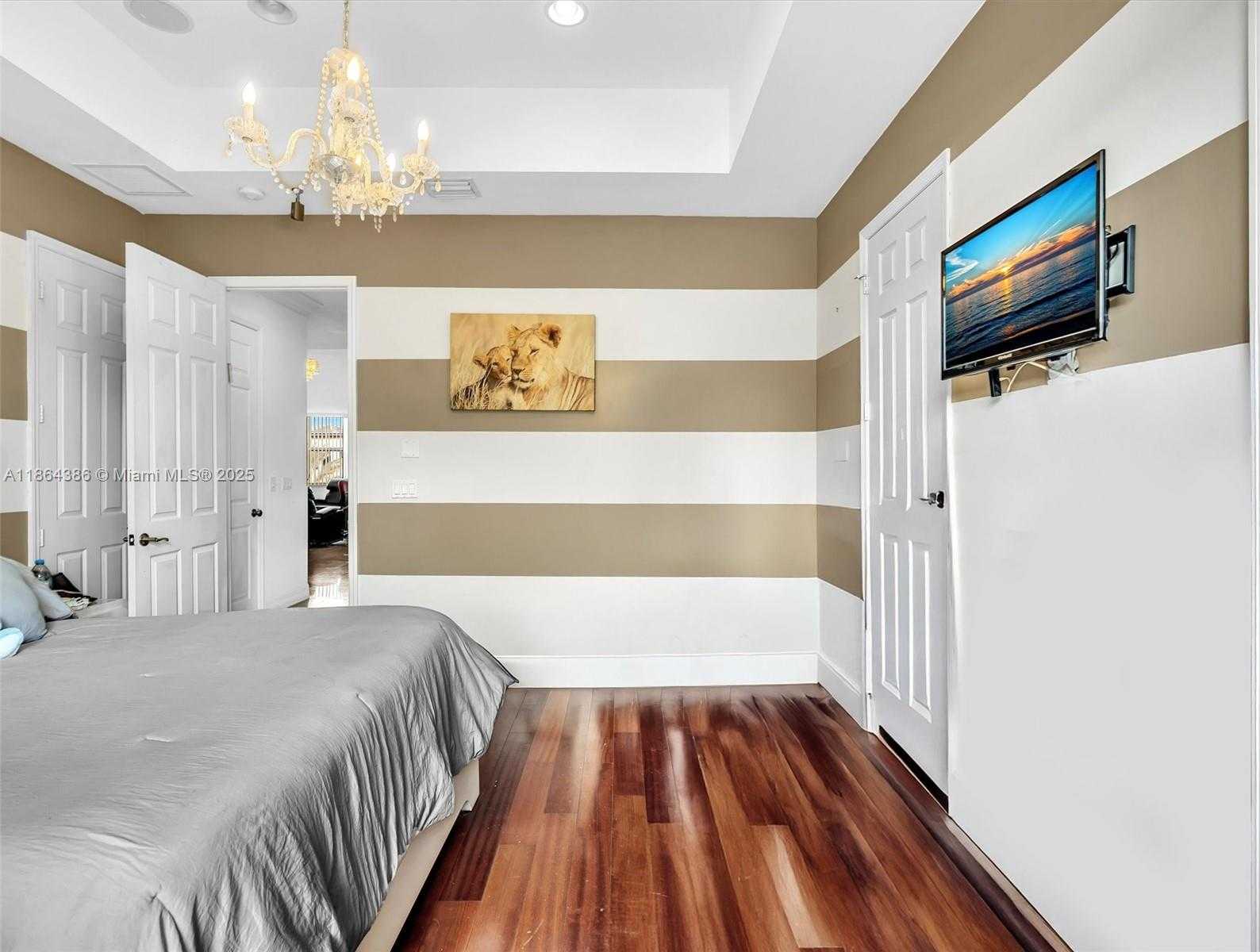 Small Image of 3521 FOREST VIEW CIR, Fort Lauderdale Number 25