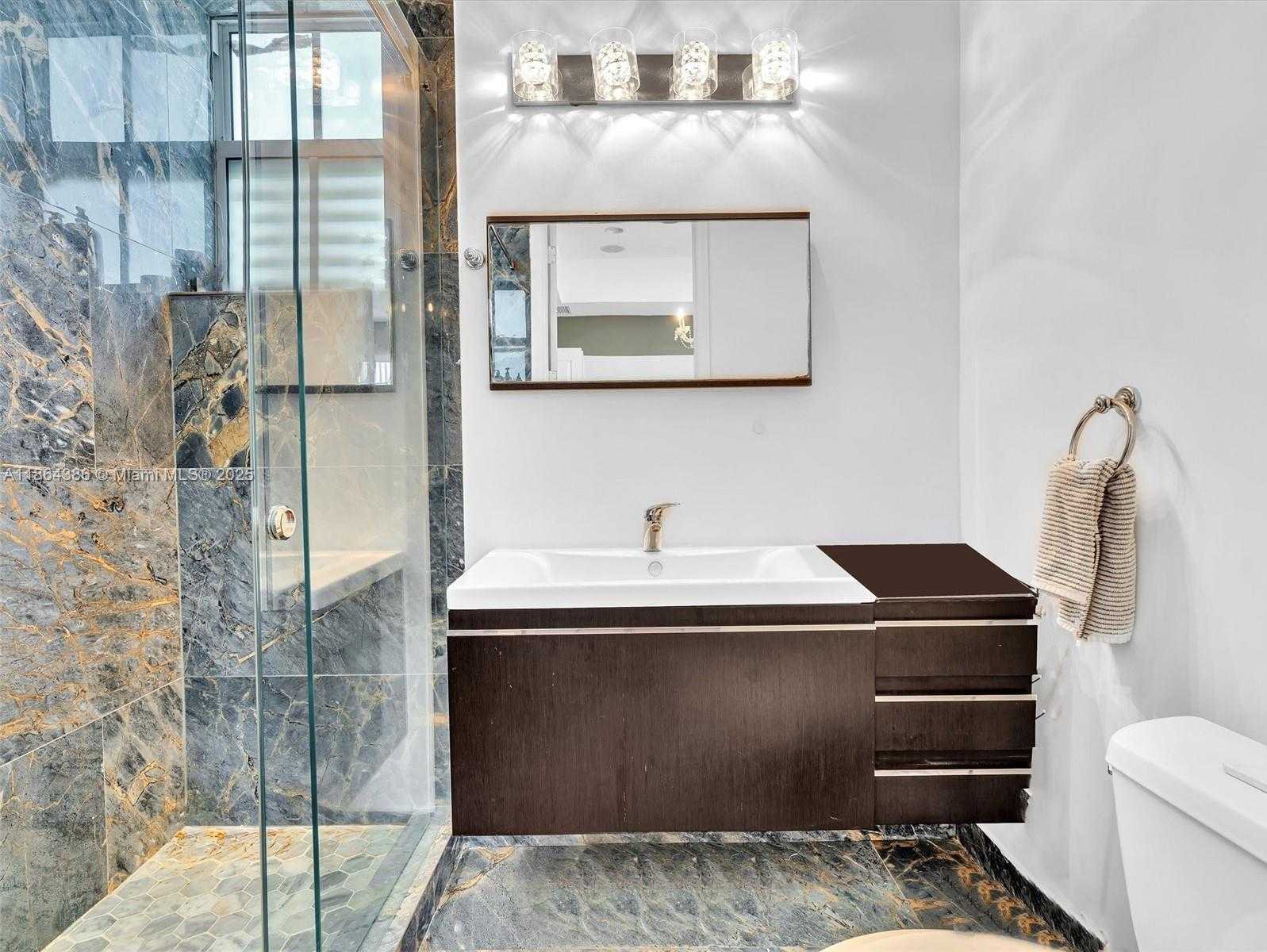 Small Image of 3521 FOREST VIEW CIR, Fort Lauderdale Number 27