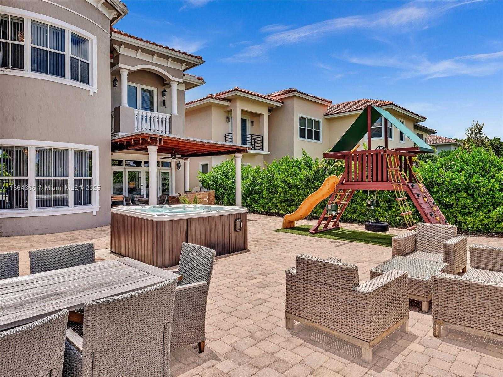 Small Image of 3521 FOREST VIEW CIR, Fort Lauderdale Number 29