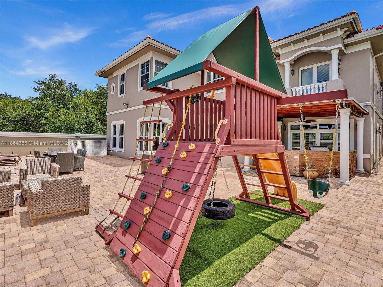 Small Image of 3521 FOREST VIEW CIR, Fort Lauderdale Number 30