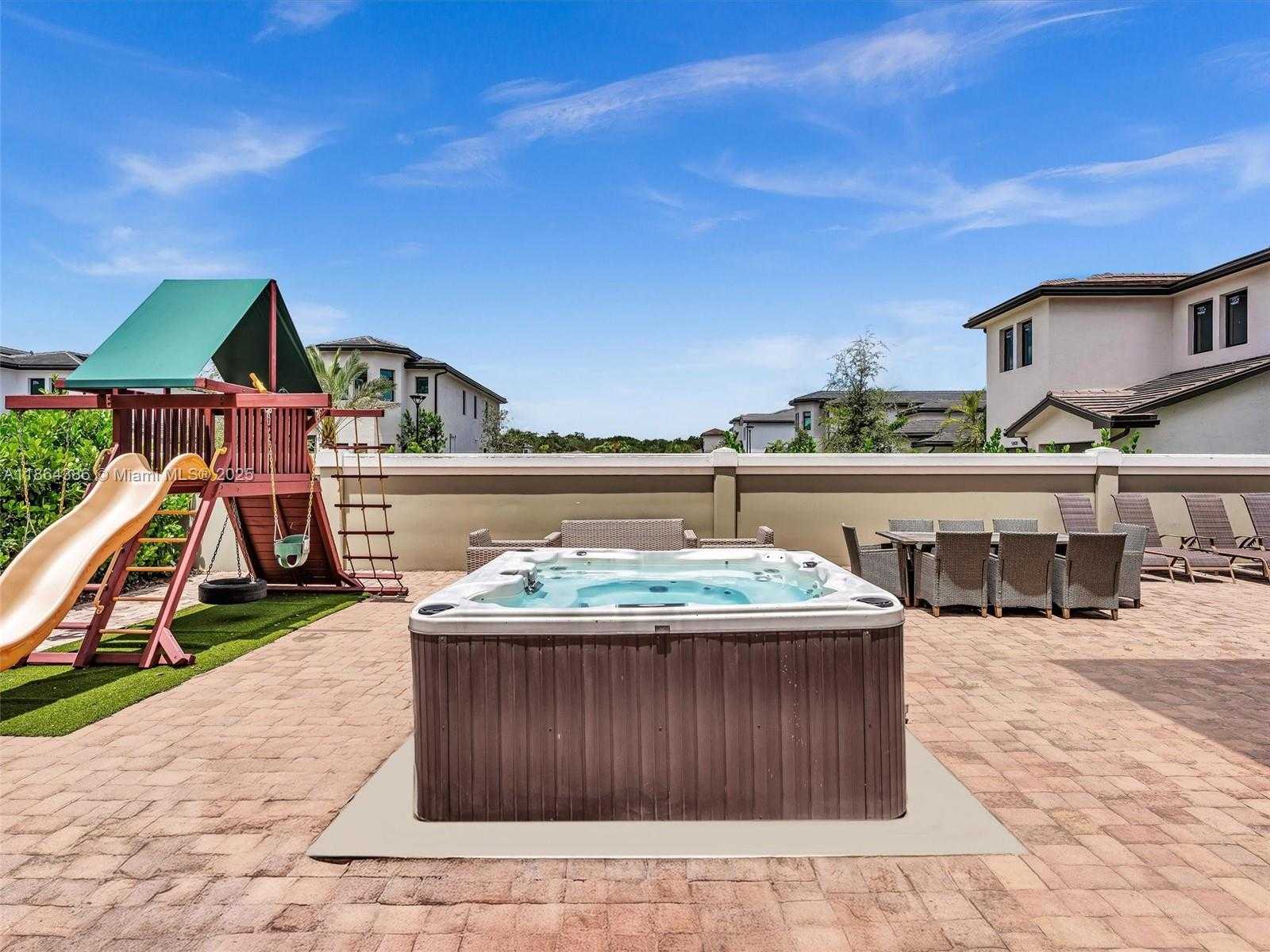 Small Image of 3521 FOREST VIEW CIR, Fort Lauderdale Number 31