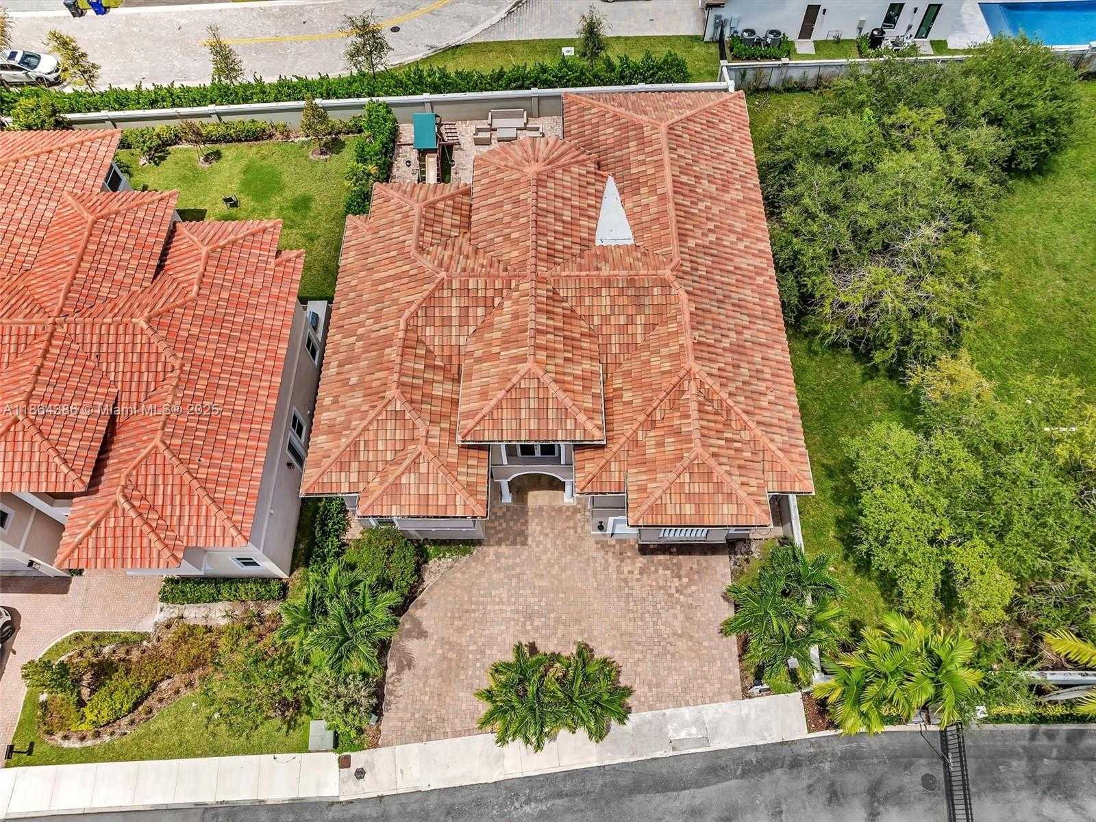 Small Image of 3521 FOREST VIEW CIR, Fort Lauderdale Number 33