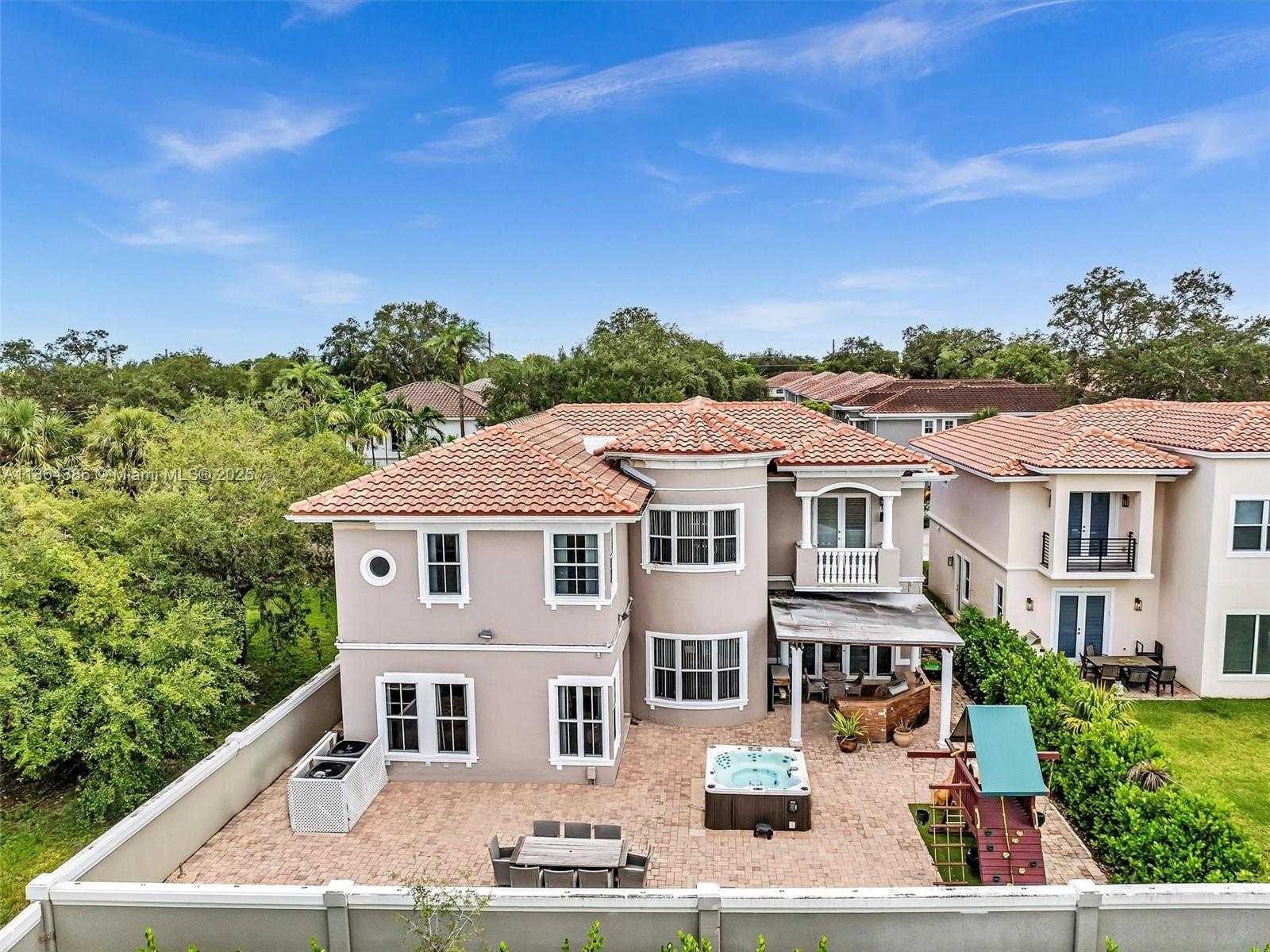 Small Image of 3521 FOREST VIEW CIR, Fort Lauderdale Number 34