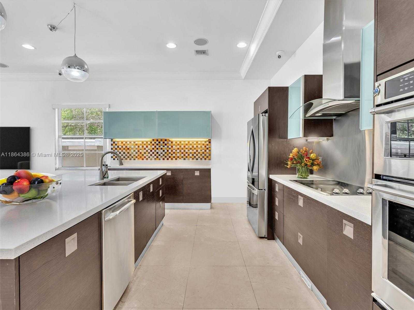 Small Image of 3521 FOREST VIEW CIR, Fort Lauderdale Number 7