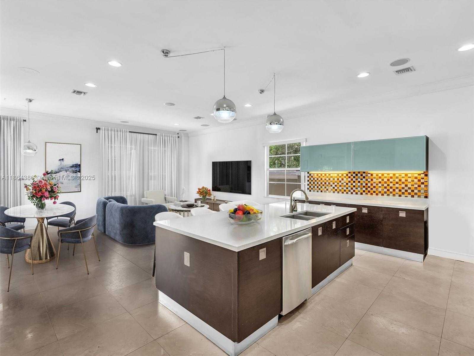 Small Image of 3521 FOREST VIEW CIR, Fort Lauderdale Number 8