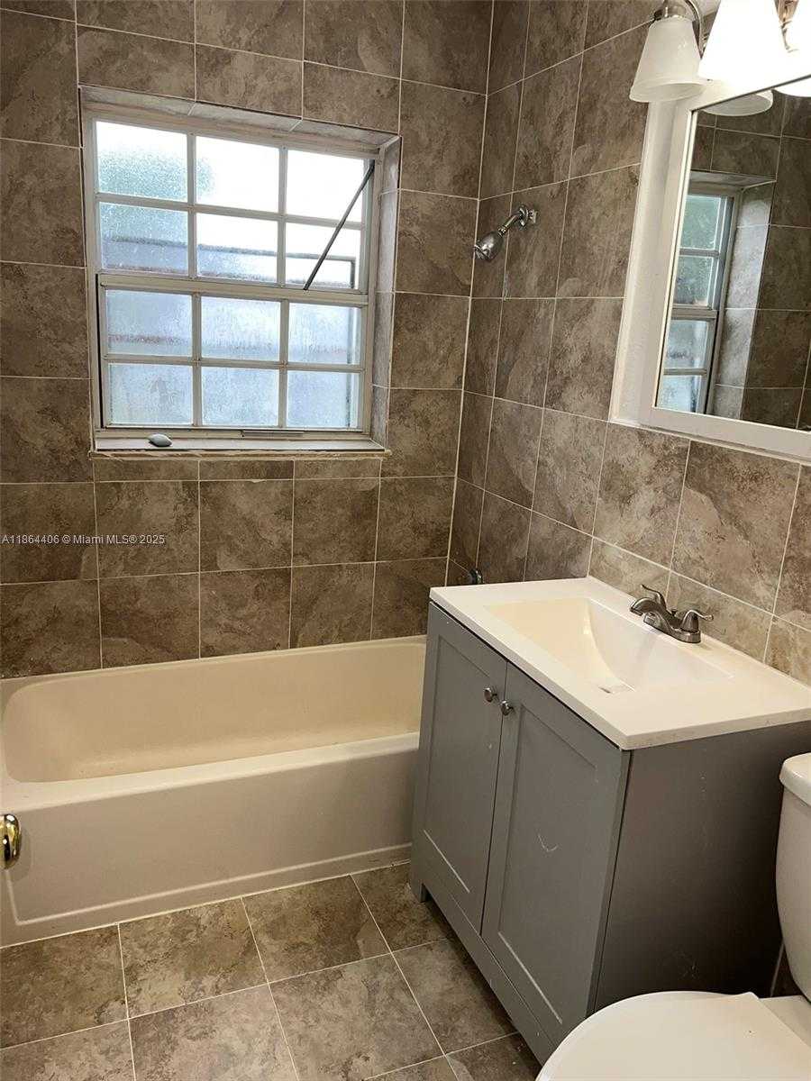 Small Image of 802 SOUTH 24TH AVE, Hollywood Number 10