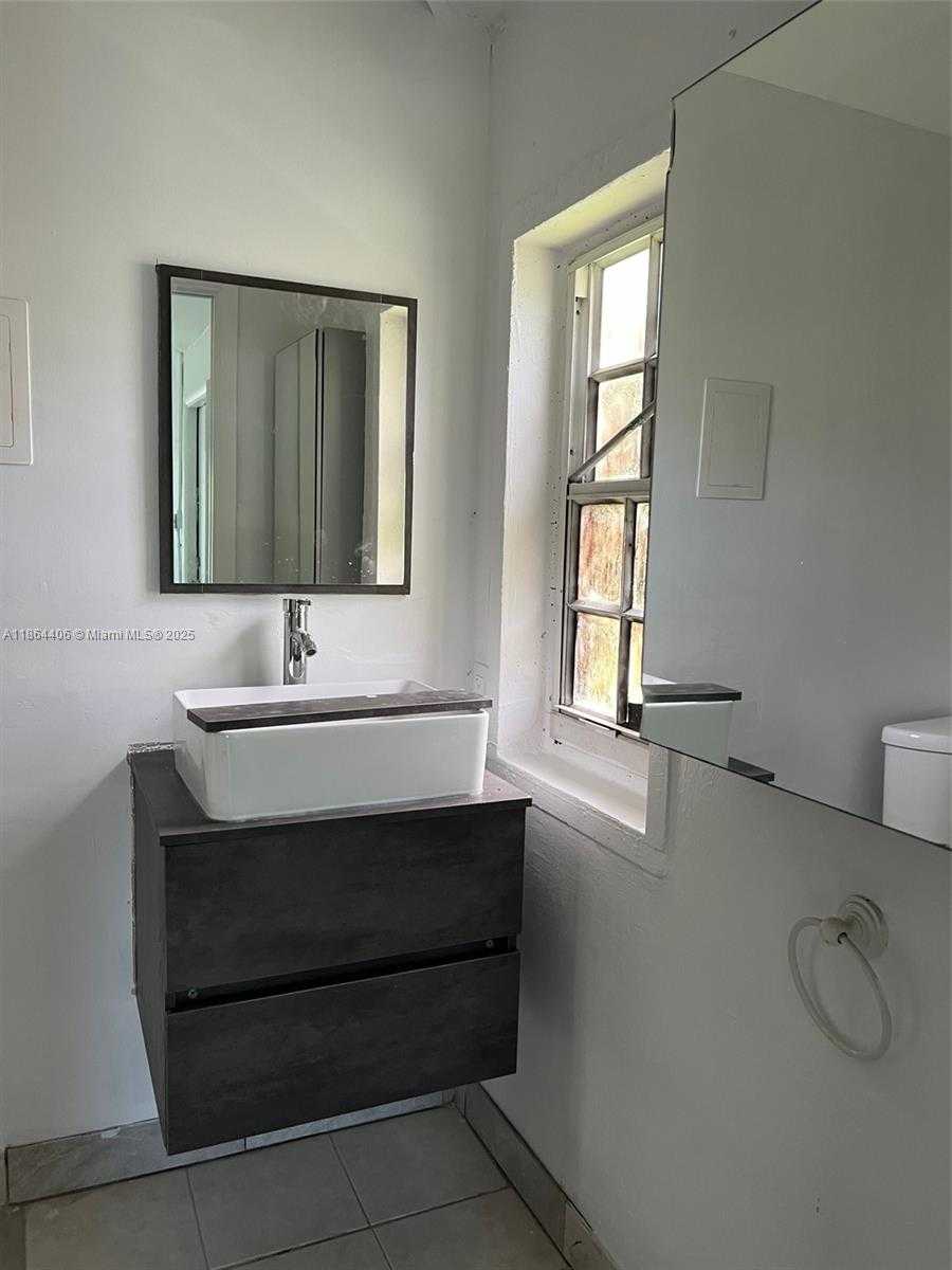 Small Image of 802 SOUTH 24TH AVE, Hollywood Number 3