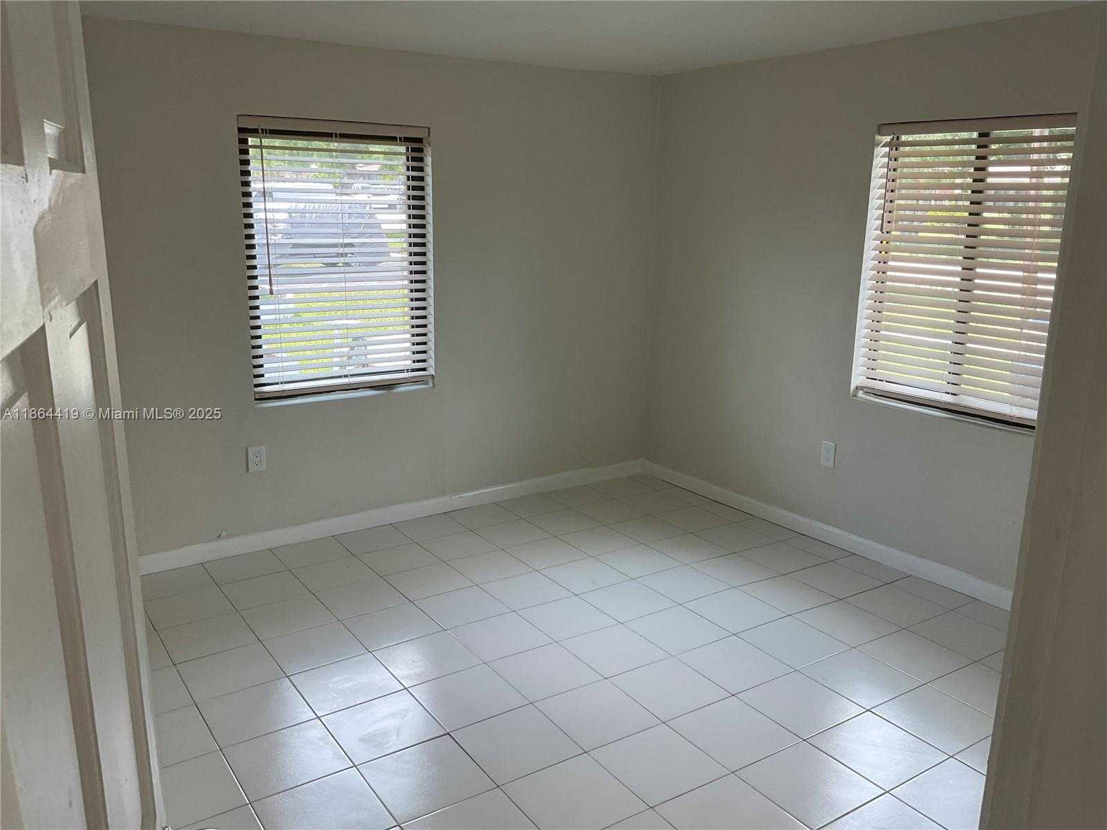 Small Image of 1150 NORTH EAST 143RD ST, North Miami Number 16