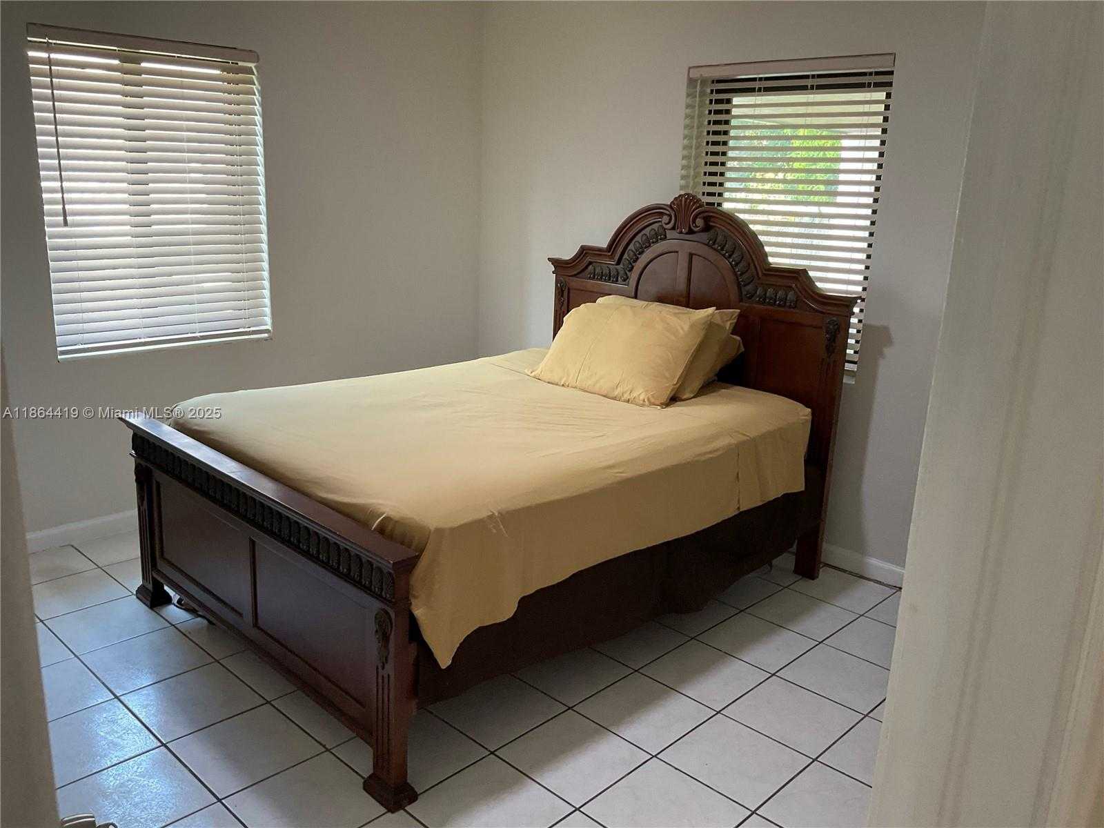 Small Image of 1150 NORTH EAST 143RD ST, North Miami Number 17