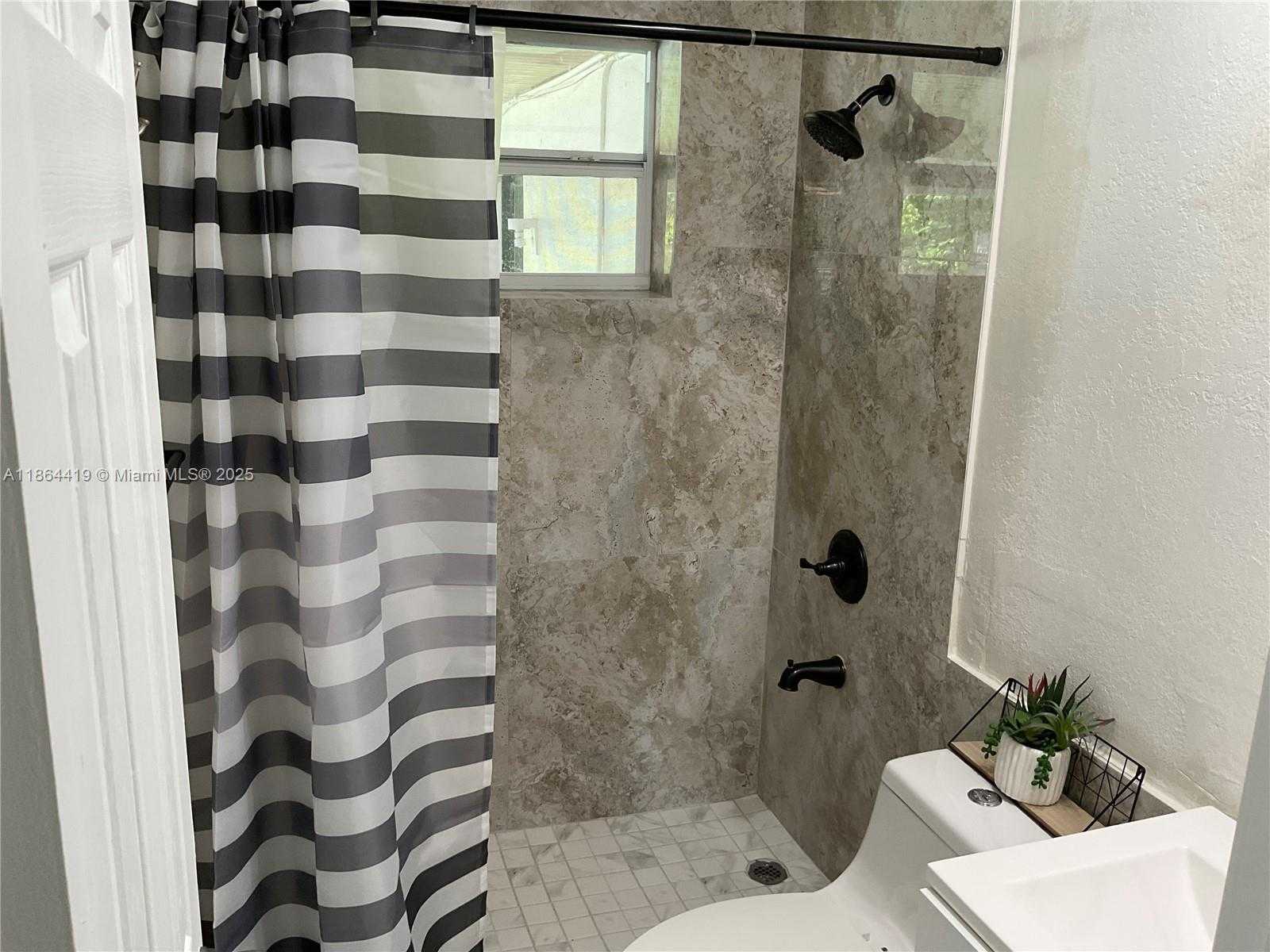 Small Image of 1150 NORTH EAST 143RD ST, North Miami Number 20