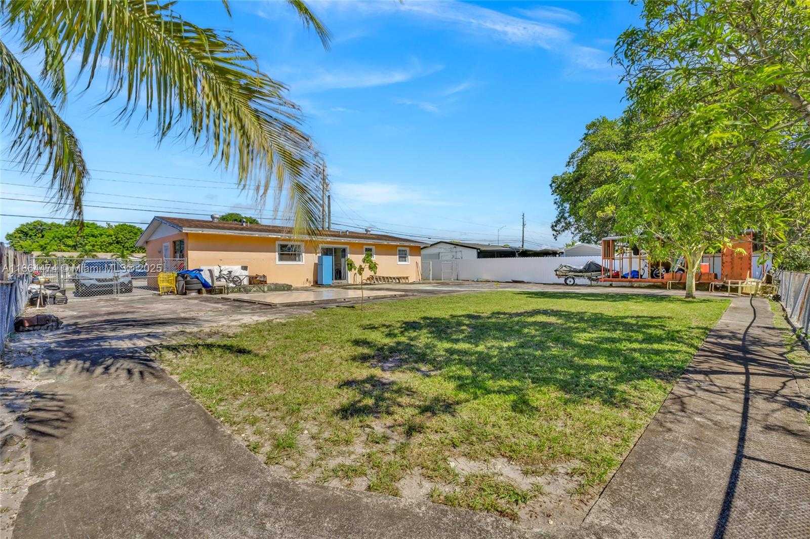 Small Image of 17210 NORTH WEST 47TH AVE, Miami Gardens Number 5