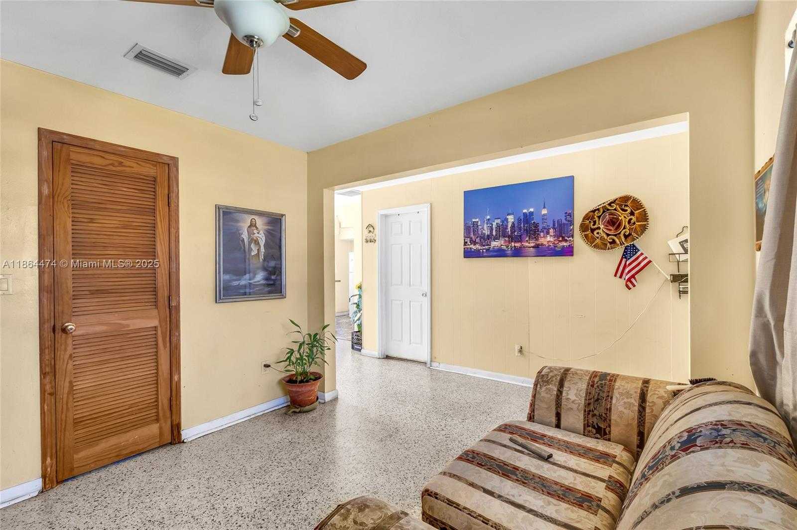 Small Image of 17210 NORTH WEST 47TH AVE, Miami Gardens Number 9