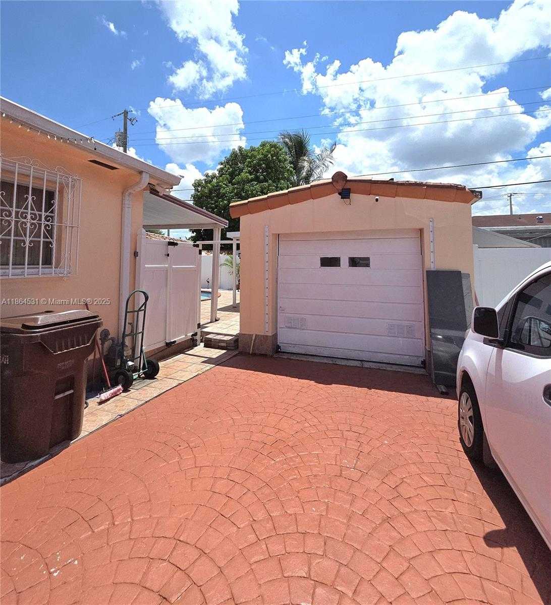 Small Image of 380 WEST 41ST ST, Hialeah Number 43