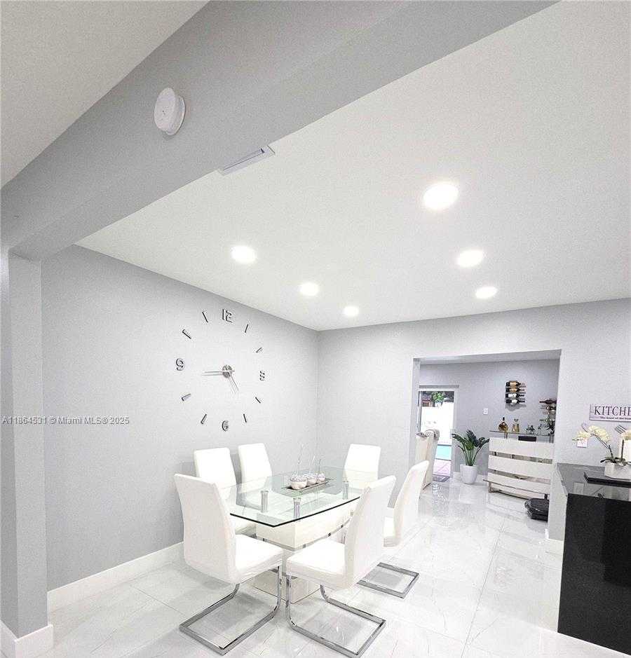 Small Image of 380 WEST 41ST ST, Hialeah Number 9