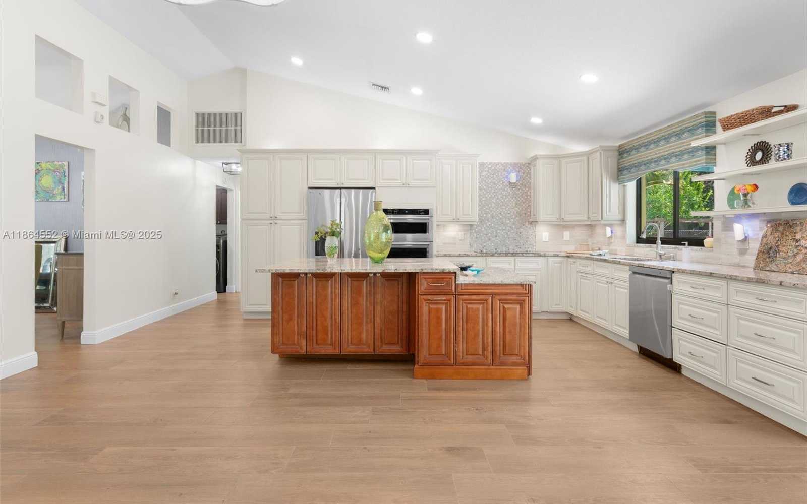 Small Image of 9945 WEST TREE TOPS COURT, Davie Number 10