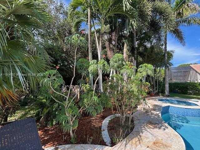 Small Image of 9945 WEST TREE TOPS COURT, Davie Number 15