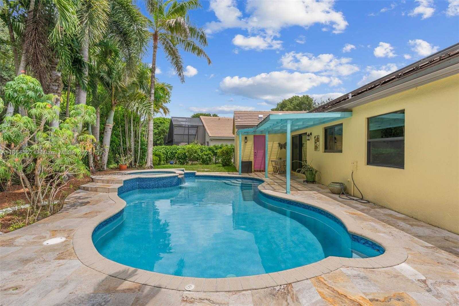 Small Image of 9945 WEST TREE TOPS COURT, Davie Number 2