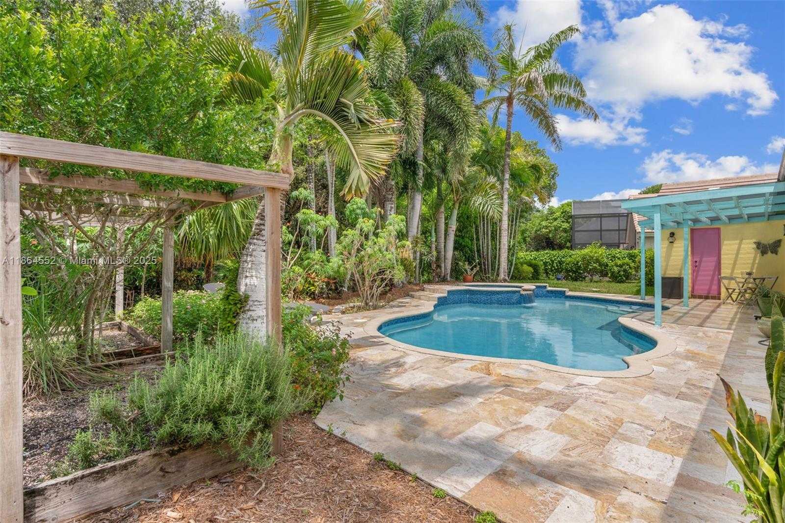 Small Image of 9945 WEST TREE TOPS COURT, Davie Number 21