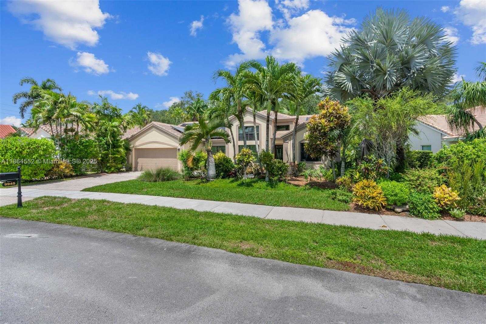 Small Image of 9945 WEST TREE TOPS COURT, Davie Number 27