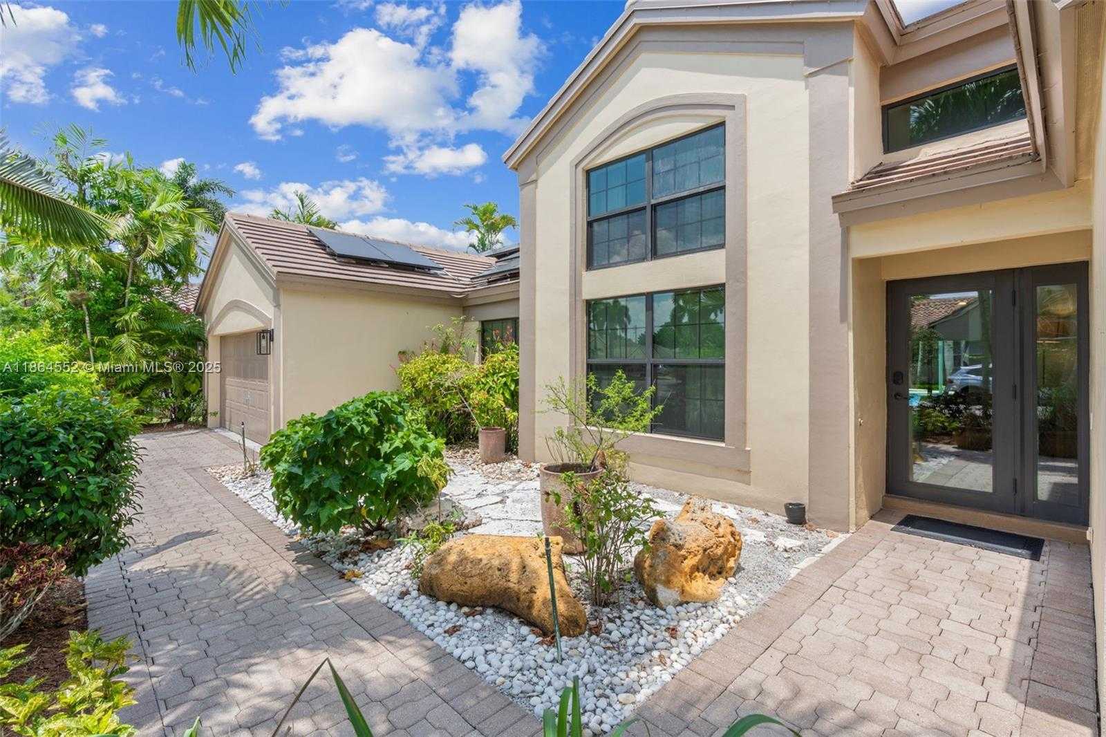 Small Image of 9945 WEST TREE TOPS COURT, Davie Number 3