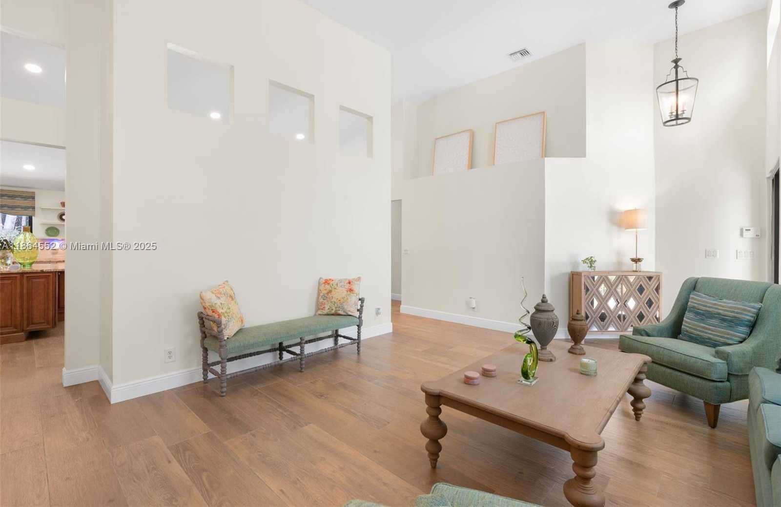 Small Image of 9945 WEST TREE TOPS COURT, Davie Number 31