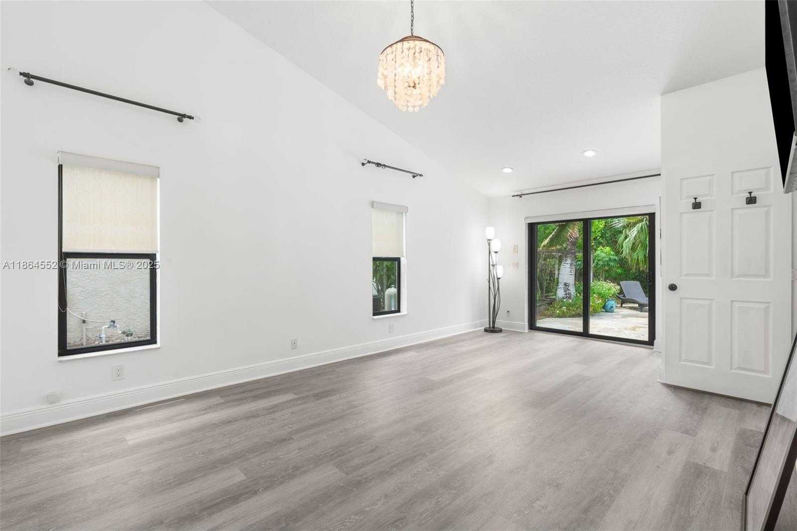 Small Image of 9945 WEST TREE TOPS COURT, Davie Number 33