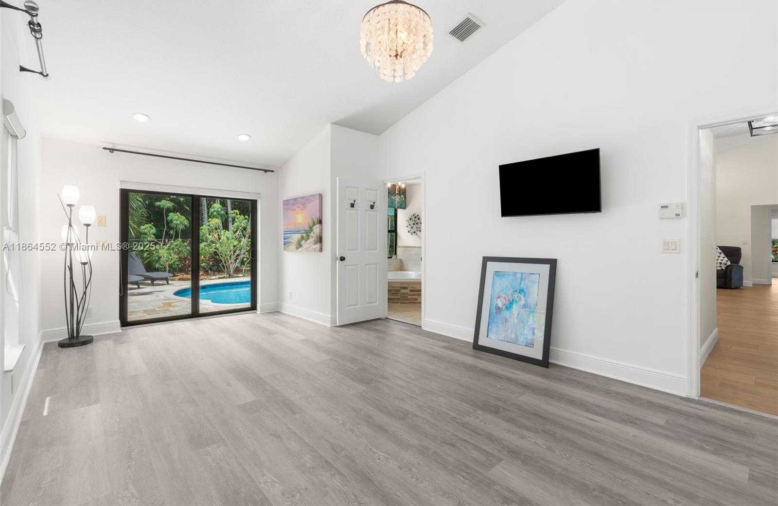 Small Image of 9945 WEST TREE TOPS COURT, Davie Number 34
