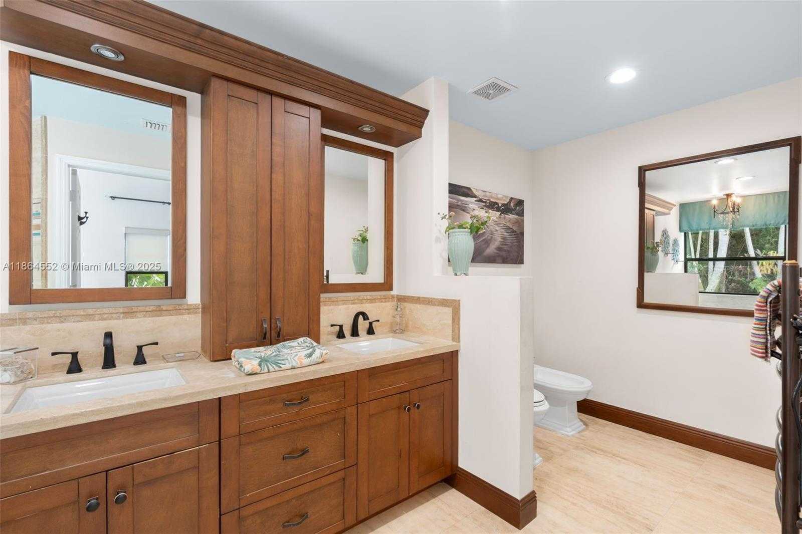 Small Image of 9945 WEST TREE TOPS COURT, Davie Number 37