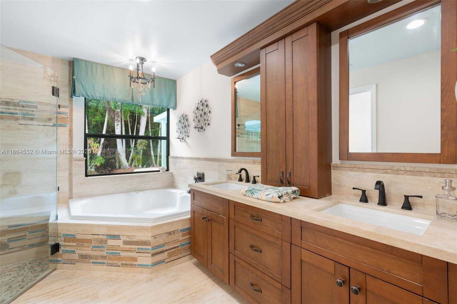 Small Image of 9945 WEST TREE TOPS COURT, Davie Number 38