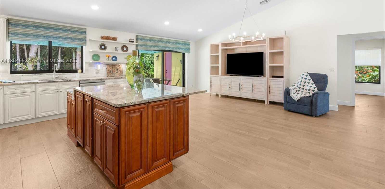Small Image of 9945 WEST TREE TOPS COURT, Davie Number 44
