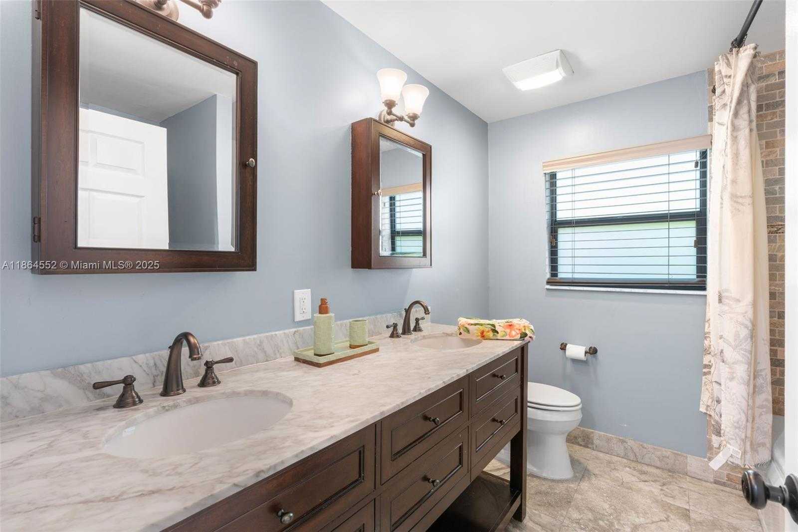 Small Image of 9945 WEST TREE TOPS COURT, Davie Number 45