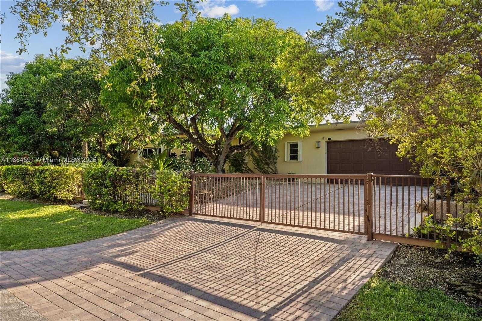 Small Image of 17625 SOUTH WEST 91ST AVE, Palmetto Bay Number 3