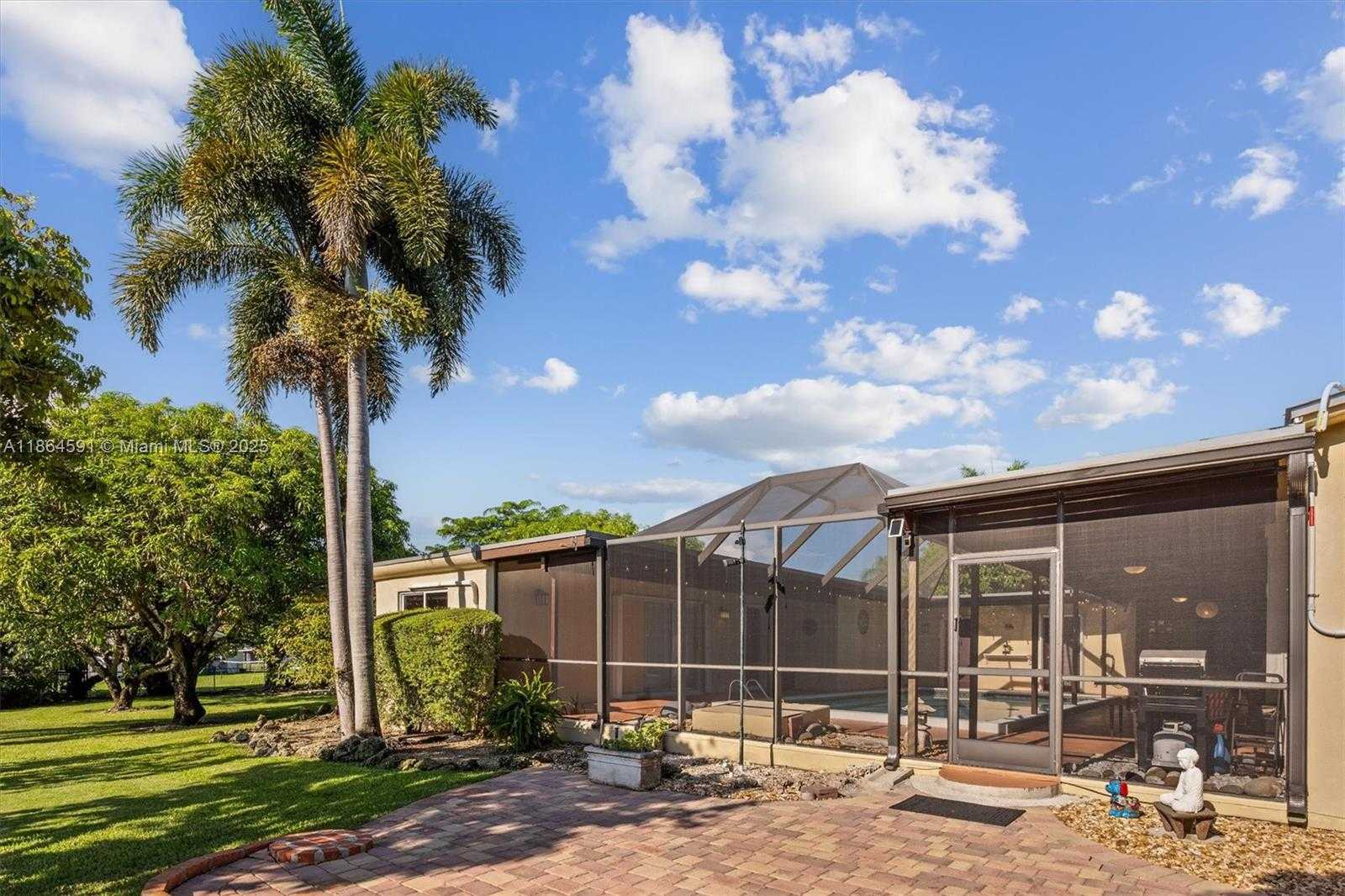 Small Image of 17625 SOUTH WEST 91ST AVE, Palmetto Bay Number 46