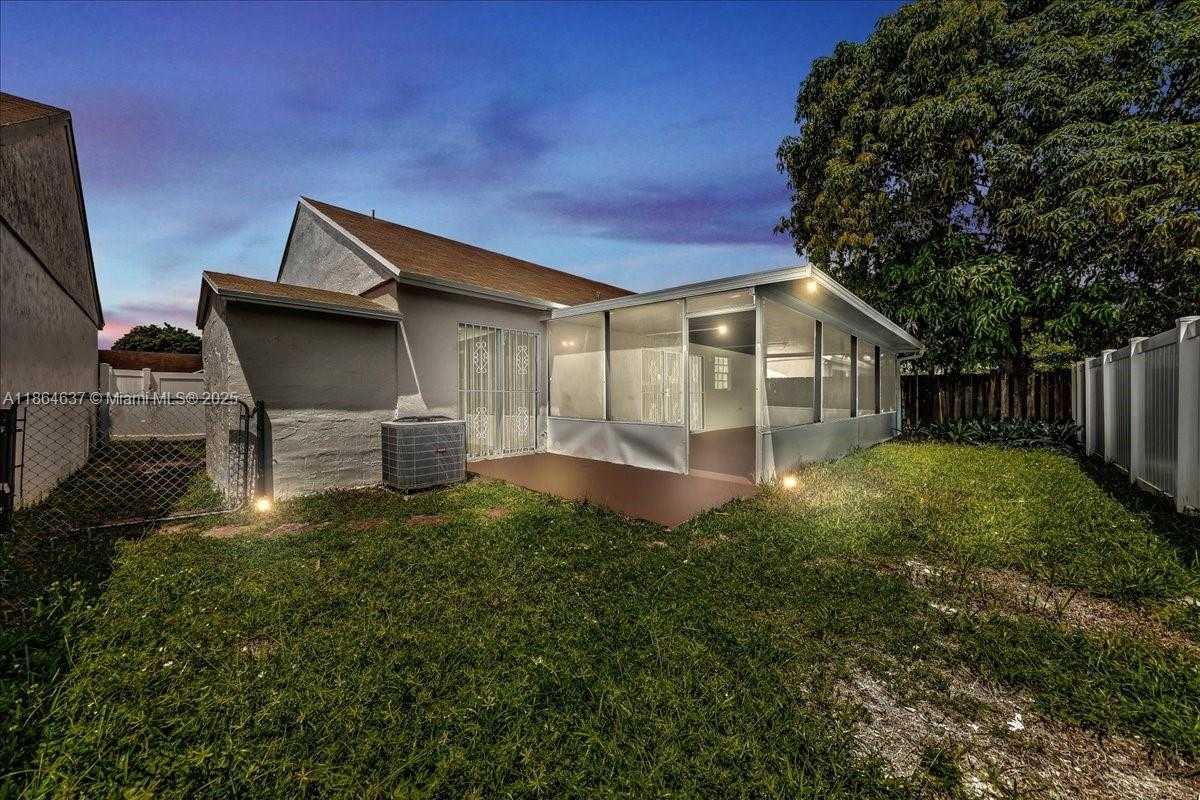 Small Image of 20327 NORTH WEST 33RD AVE, Miami Gardens Number 2