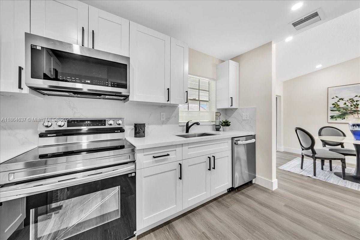 Small Image of 20327 NORTH WEST 33RD AVE, Miami Gardens Number 22