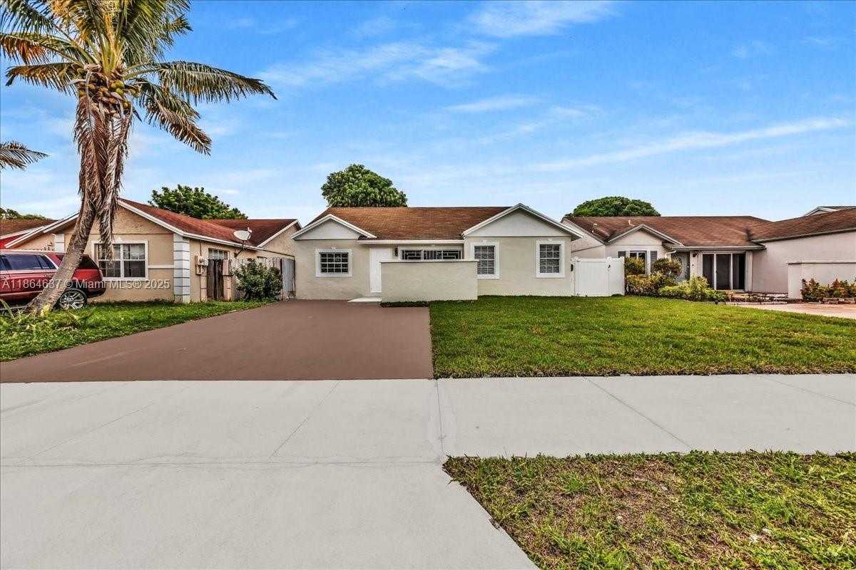 Small Image of 20327 NORTH WEST 33RD AVE, Miami Gardens Number 3