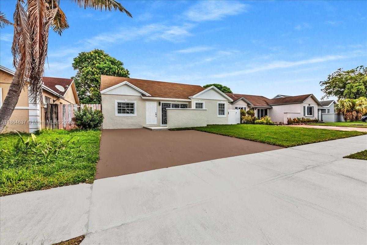 Small Image of 20327 NORTH WEST 33RD AVE, Miami Gardens Number 4