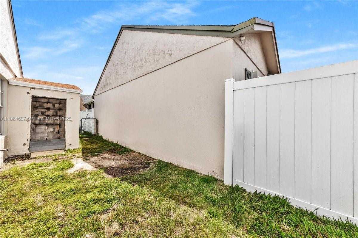 Small Image of 20327 NORTH WEST 33RD AVE, Miami Gardens Number 48