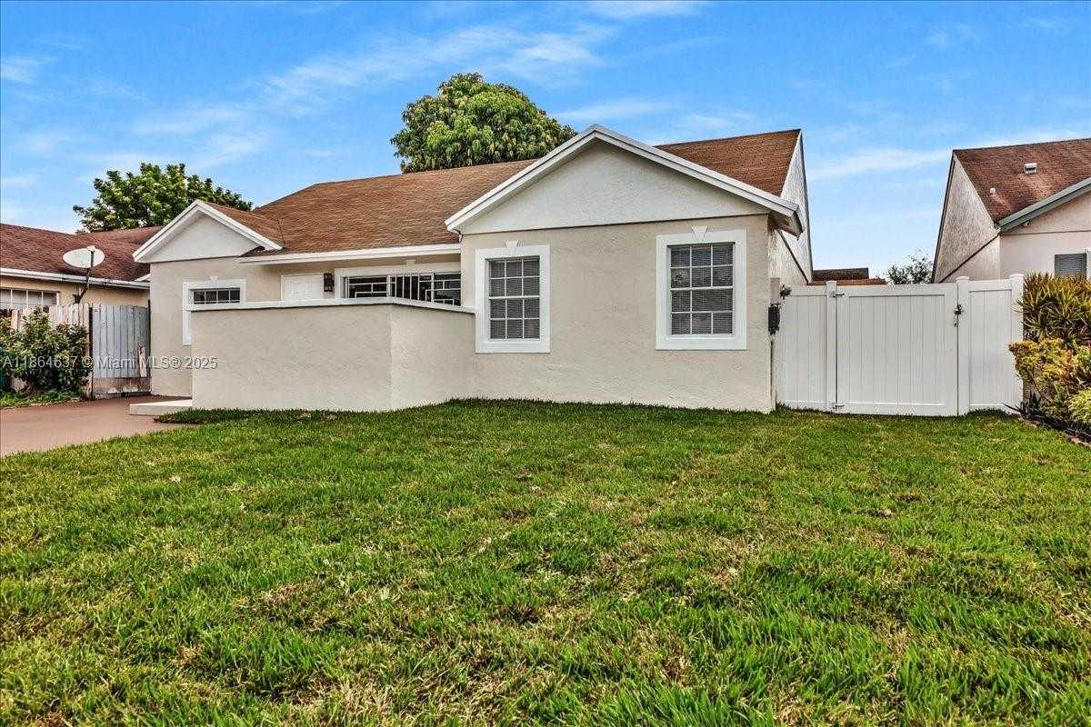Small Image of 20327 NORTH WEST 33RD AVE, Miami Gardens Number 6