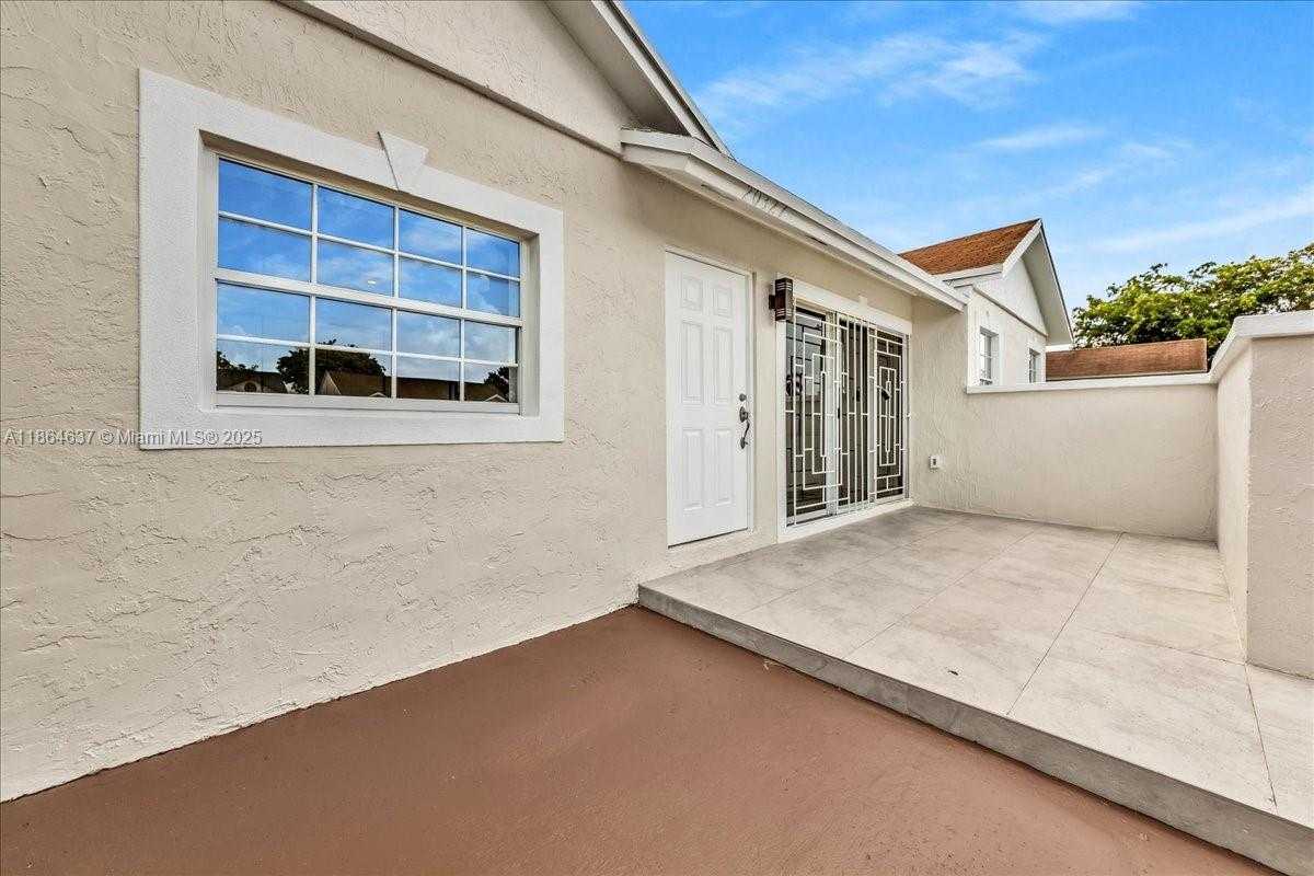 Small Image of 20327 NORTH WEST 33RD AVE, Miami Gardens Number 7