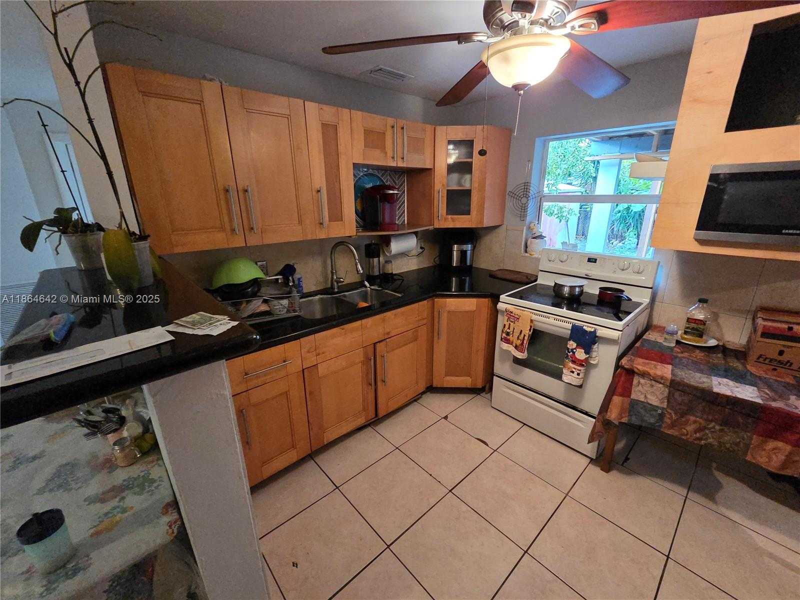 Small Image of 3433 SOUTH WEST 12TH PL, Fort Lauderdale Number 10