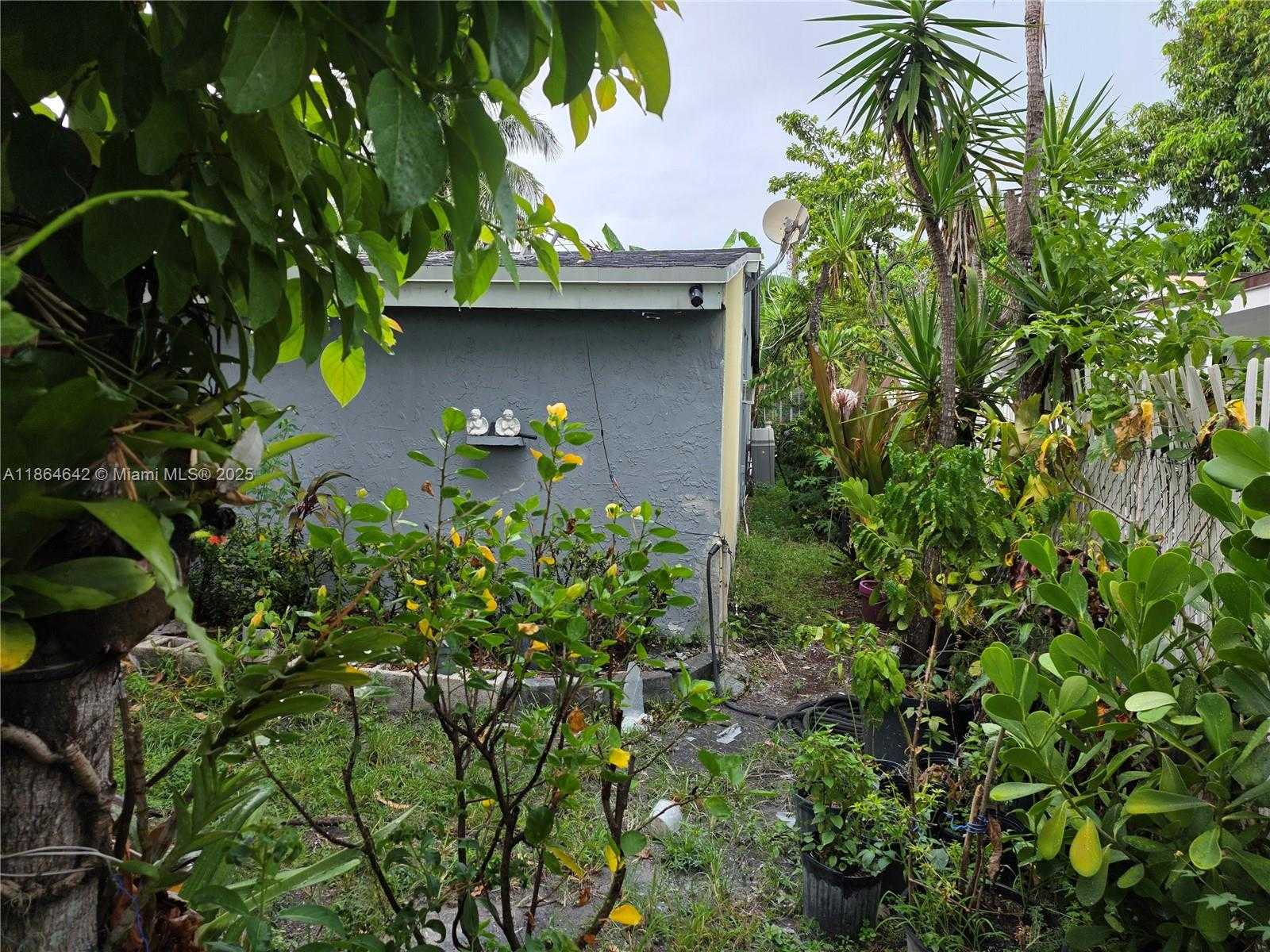 Small Image of 3433 SOUTH WEST 12TH PL, Fort Lauderdale Number 12