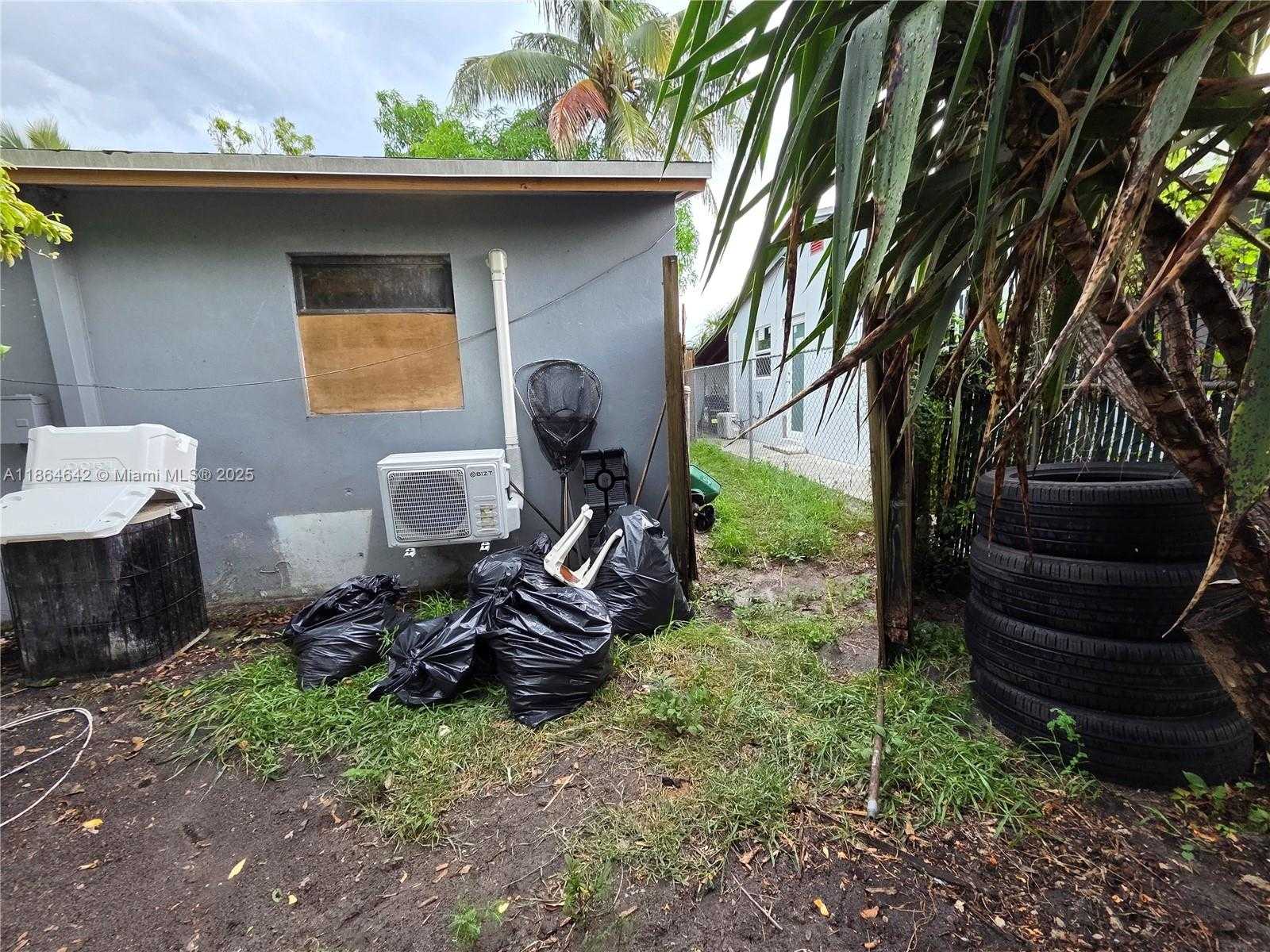 Small Image of 3433 SOUTH WEST 12TH PL, Fort Lauderdale Number 16
