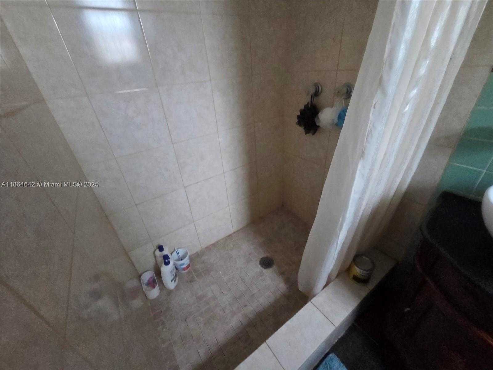 Small Image of 3433 SOUTH WEST 12TH PL, Fort Lauderdale Number 23