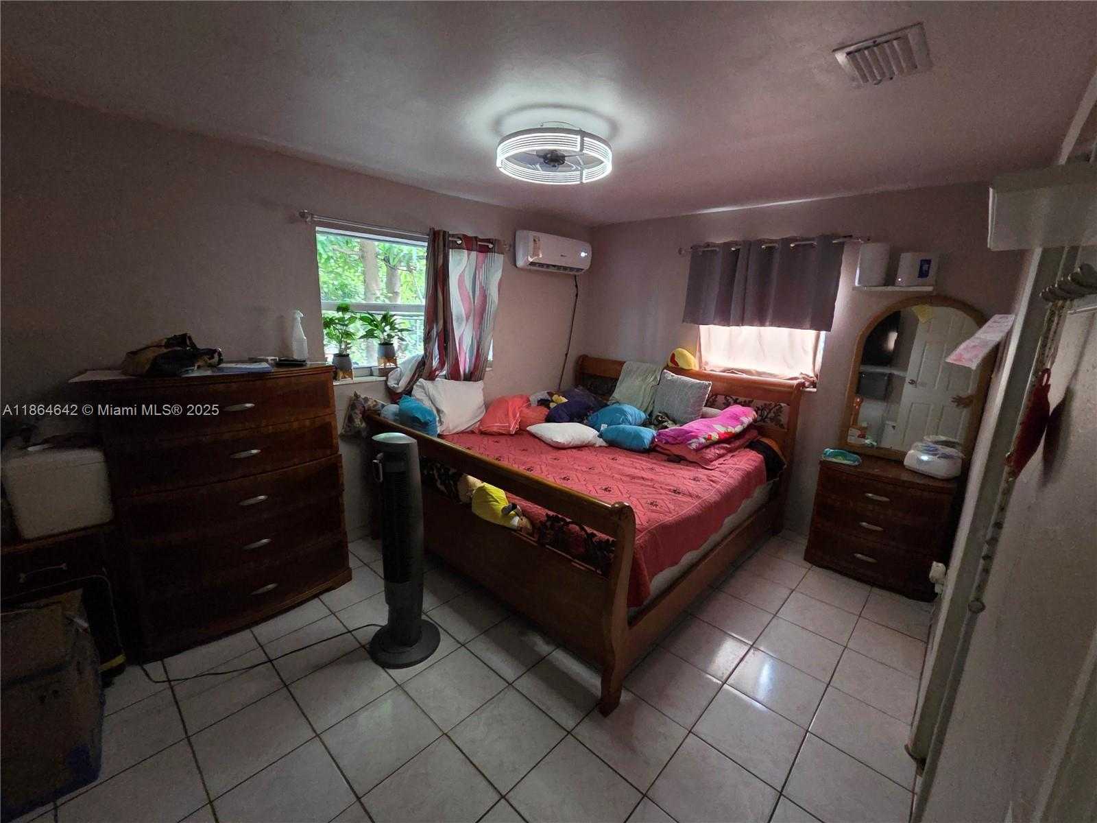 Small Image of 3433 SOUTH WEST 12TH PL, Fort Lauderdale Number 32