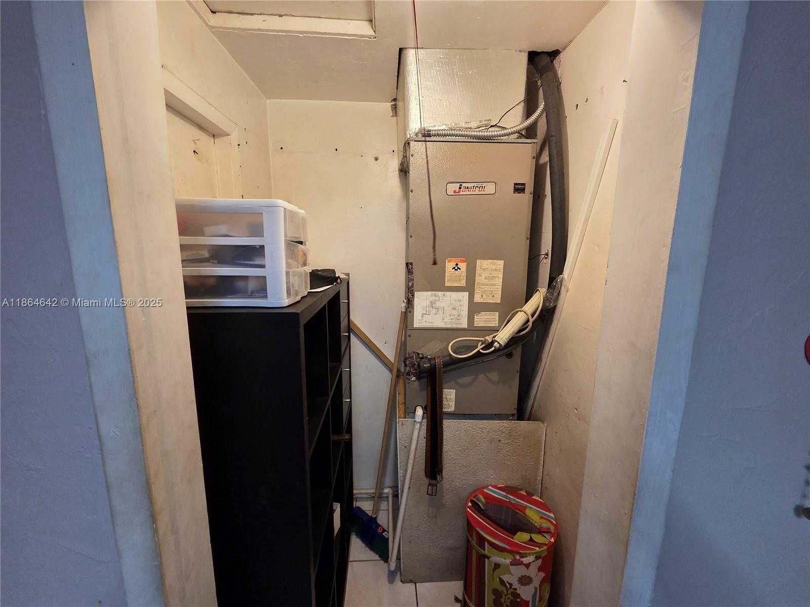 Small Image of 3433 SOUTH WEST 12TH PL, Fort Lauderdale Number 34