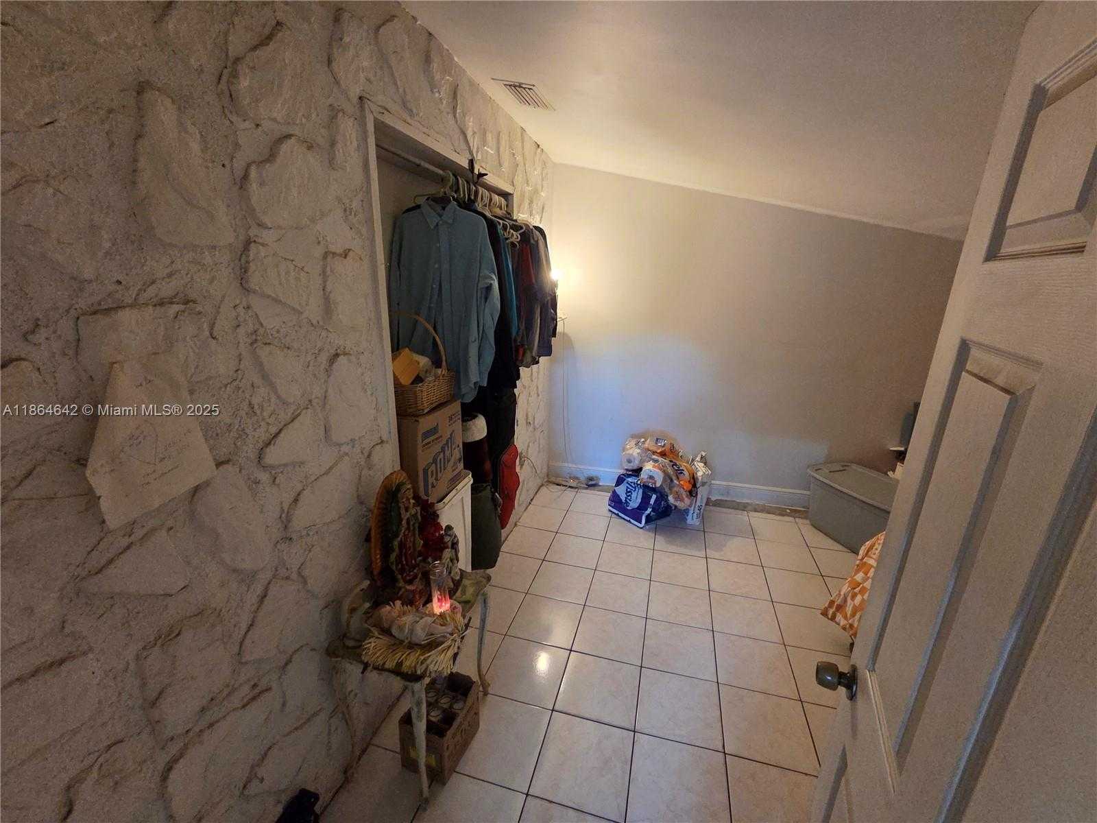 Small Image of 3433 SOUTH WEST 12TH PL, Fort Lauderdale Number 39