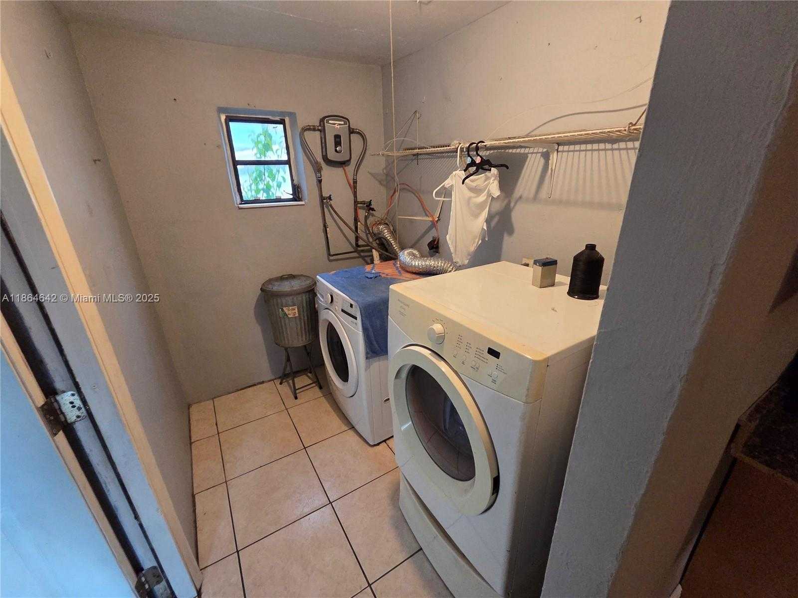 Small Image of 3433 SOUTH WEST 12TH PL, Fort Lauderdale Number 6